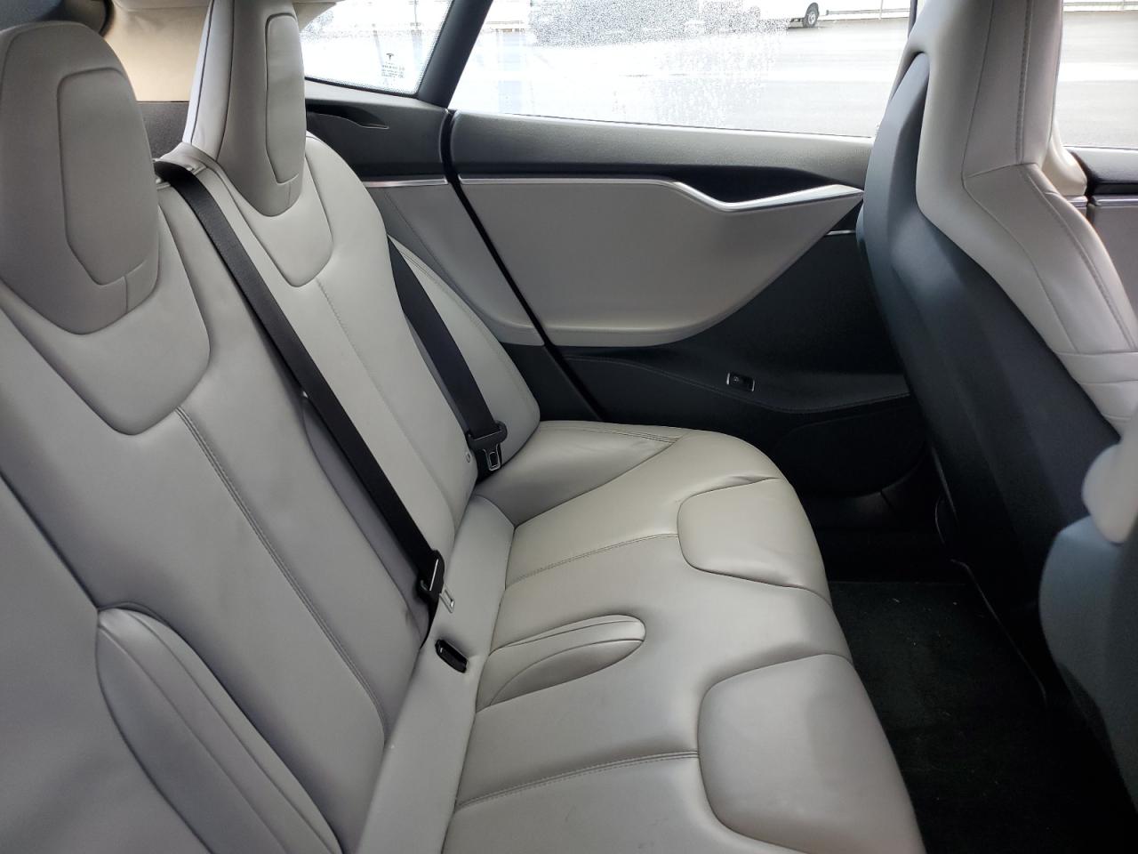 2015 Tesla Model S 85D VIN: 5YJSA1H27FF086595 Lot: 82736875