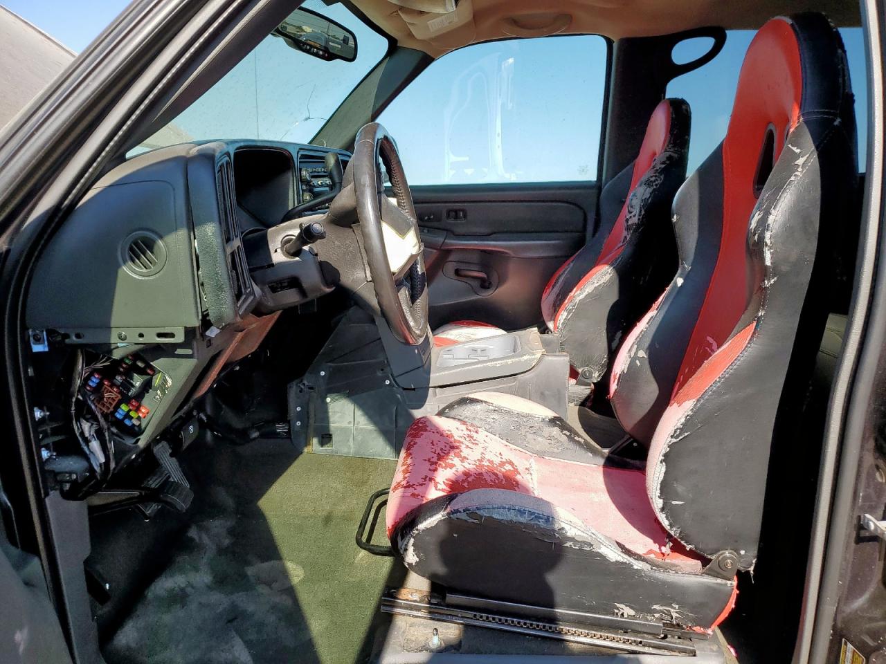 2005 GMC New Sierra C1500 VIN: 2GTEC13T951353941 Lot: 85594215