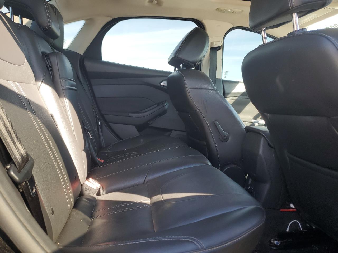 2013 Ford Focus Titanium VIN: 1FADP3J21DL270671 Lot: 86302005