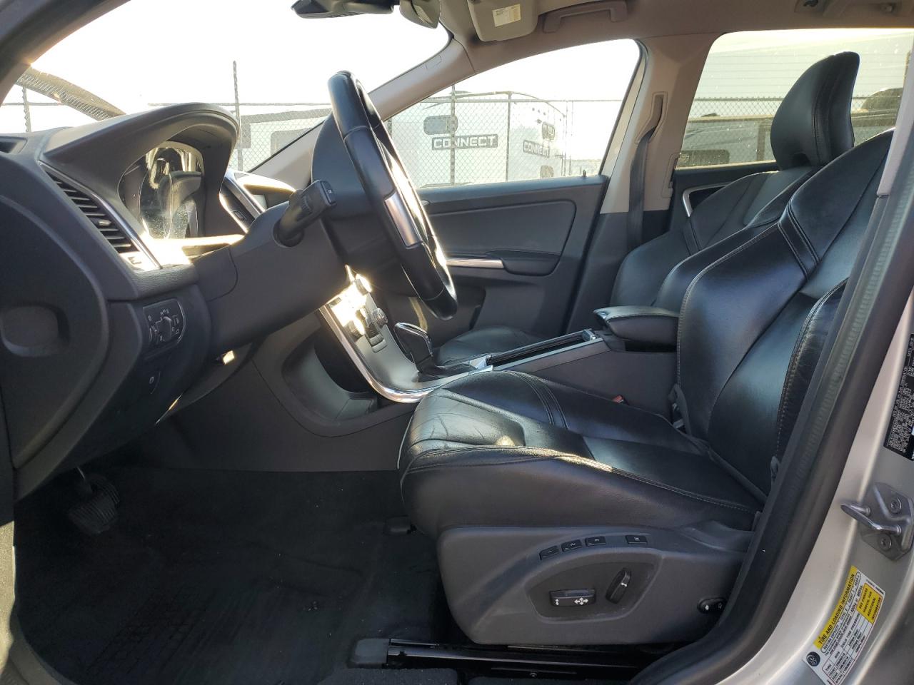 2017 Volvo Xc60 T5 Dynamic VIN: YV440MDR1H2062845 Lot: 82323255