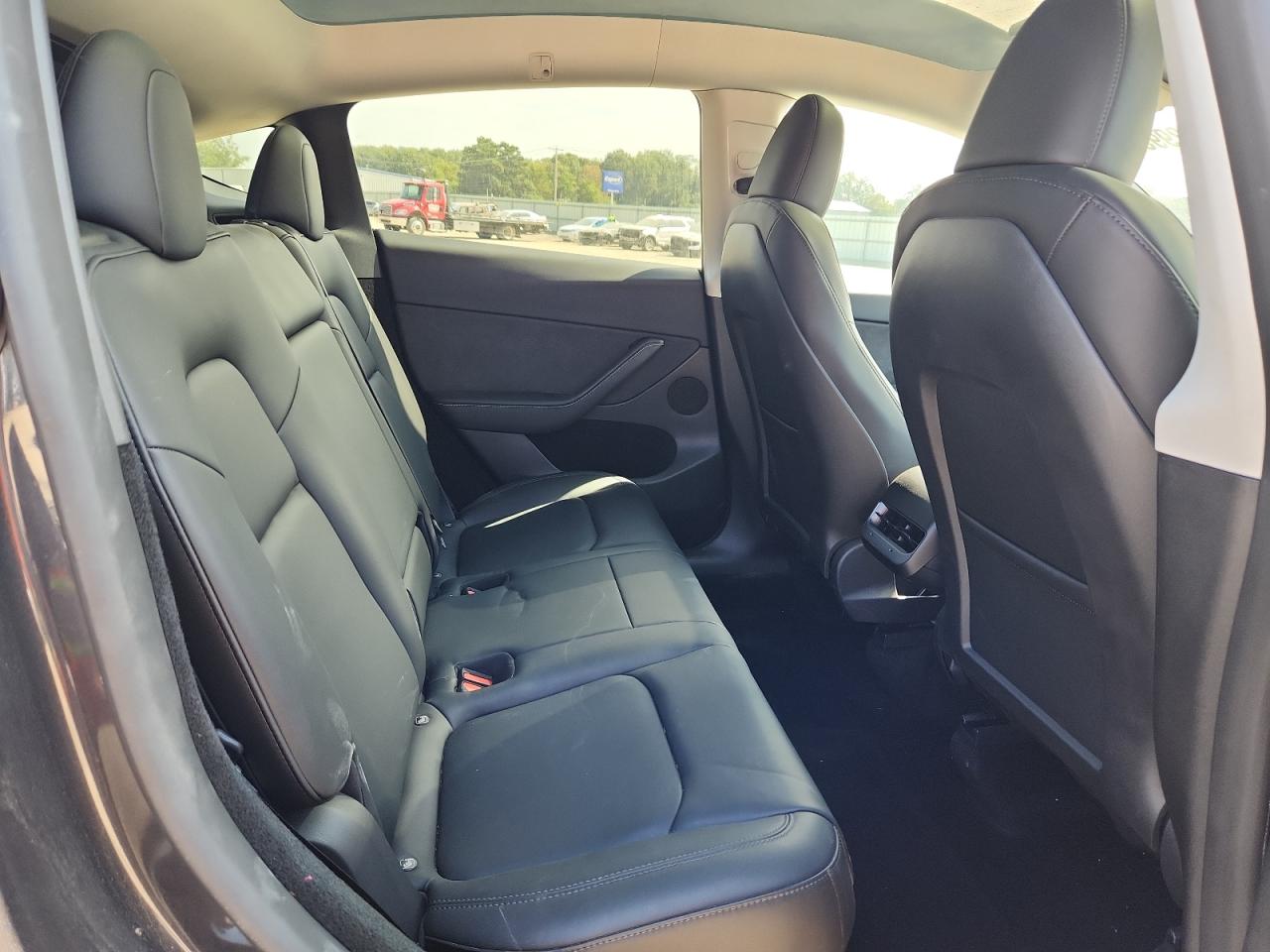 2024 Tesla Model Y VIN: 7SAYGDED7RF079556 Lot: 84292995