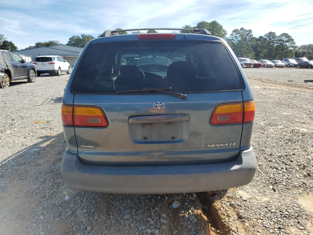 2000 Toyota Sienna Le VIN: 4T3ZF13C1YU260724 Lot: 82685775