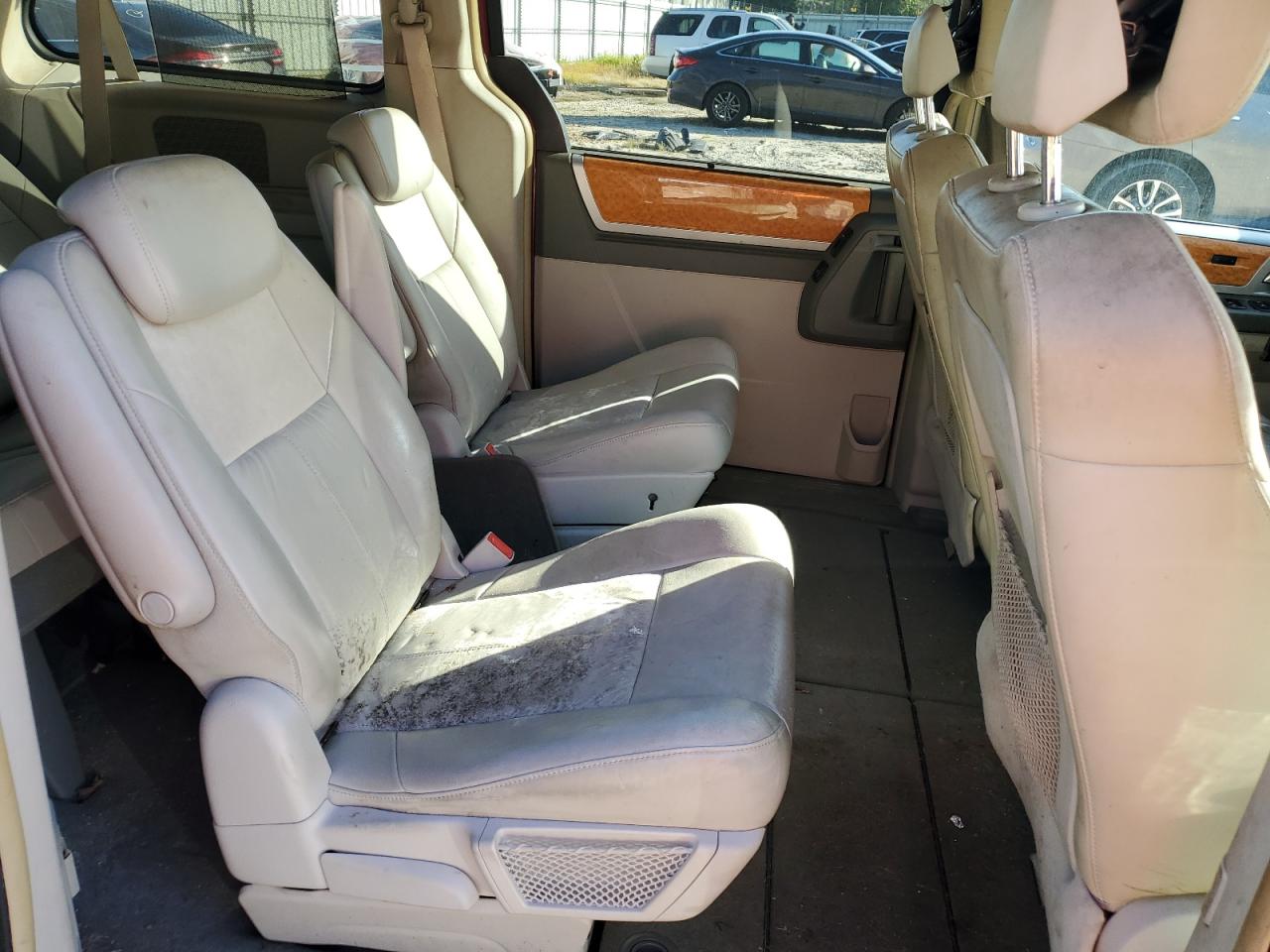 2010 Chrysler Town & Country Limited VIN: 2A4RR7DX5AR375090 Lot: 84658745