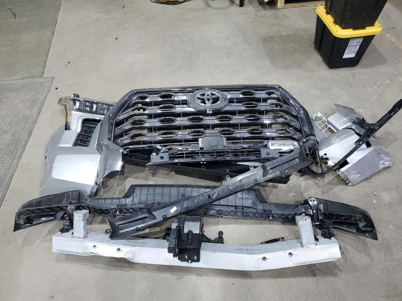 2025 Toyota Tundra Crewmax Platinum VIN: 5TFNA5DB9SX317698 Lot: 84745005