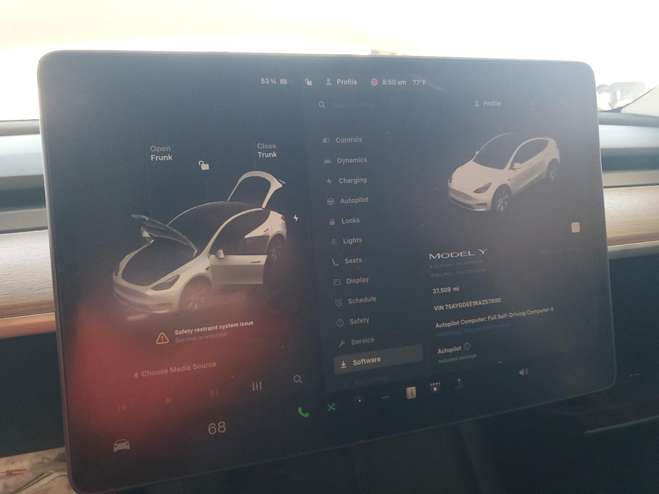 2024 Tesla Model Y VIN: 7SAYGDEE1RA257600 Lot: 89577555