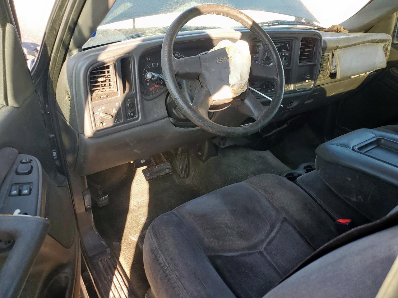 2003 GMC New Sierra C1500 VIN: 1GTEC14V13Z102464 Lot: 82412395