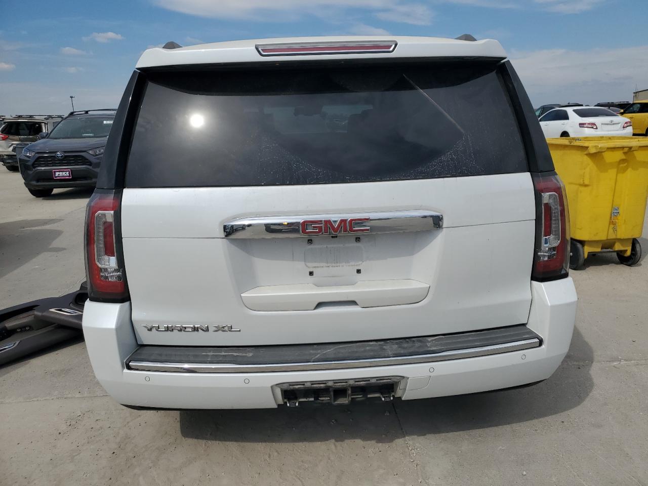 2016 GMC Yukon Xl Denali VIN: 1GKS1HKJ3GR334494 Lot: 82461825
