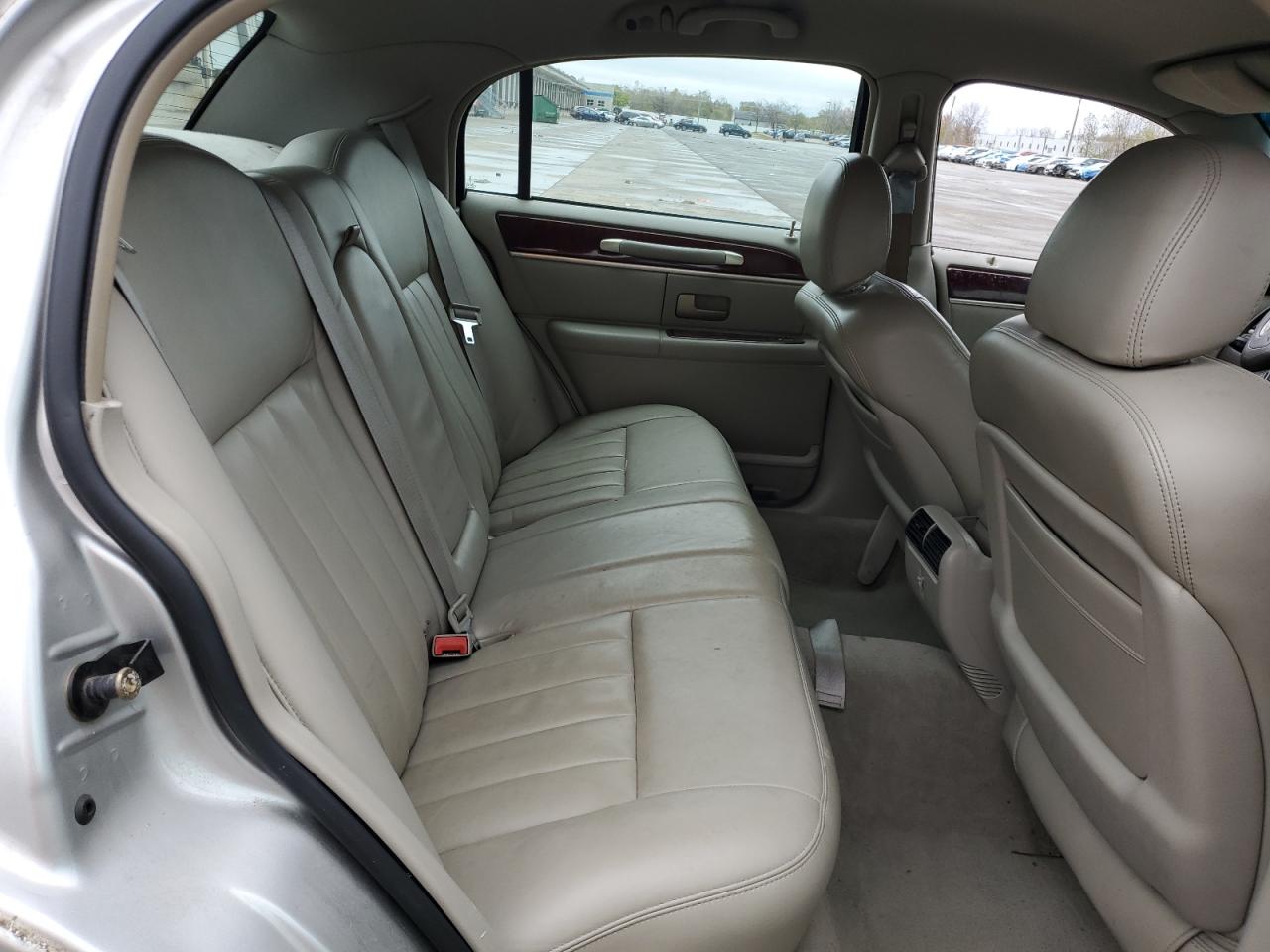 2003 Lincoln Town Car Executive VIN: 1LNHM81W23Y658199 Lot: 90083245