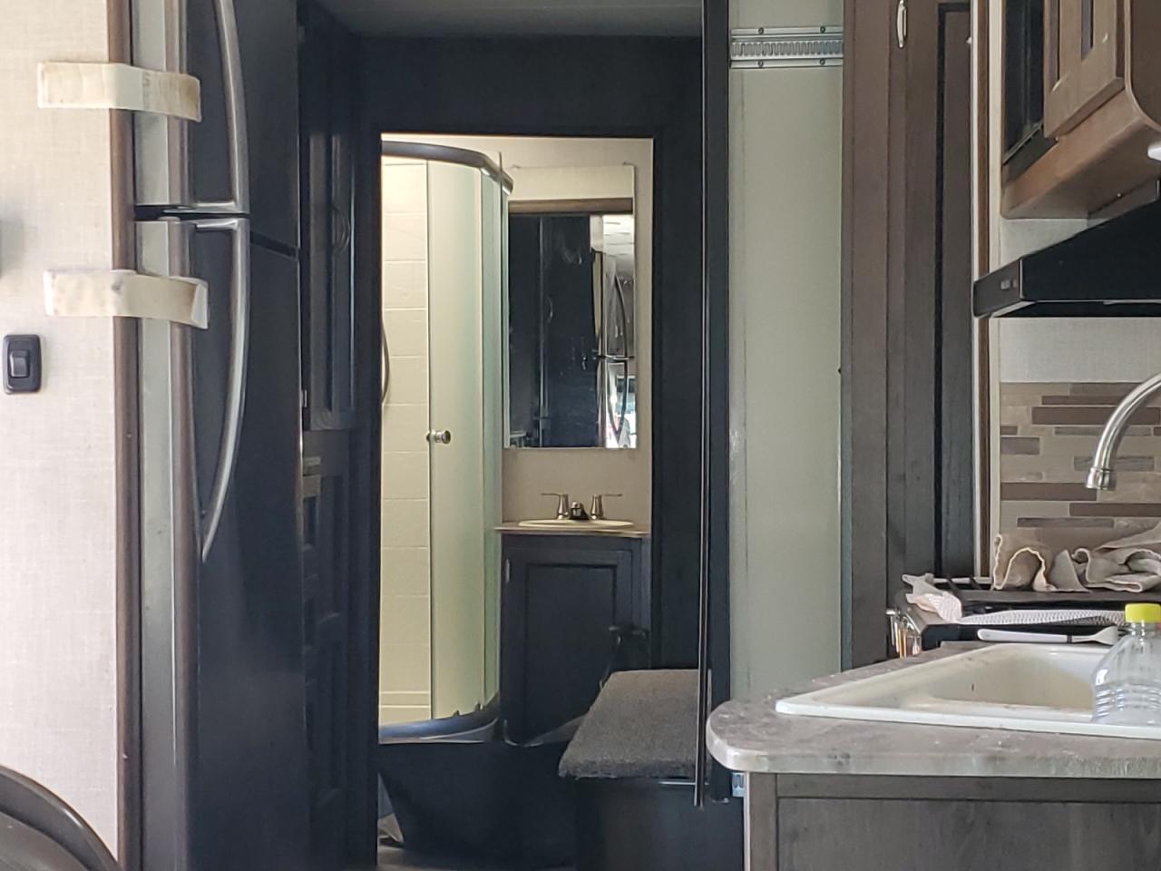 2020 Ford Econoline E450 Super Duty Cutaway Van VIN: 1FDXE4FS3KDC19560 Lot: 90819385