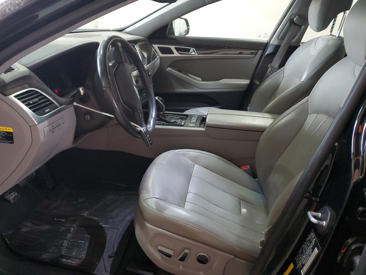 2015 Hyundai Genesis 3.8L VIN: KMHGN4JE1FU100803 Lot: 90247265