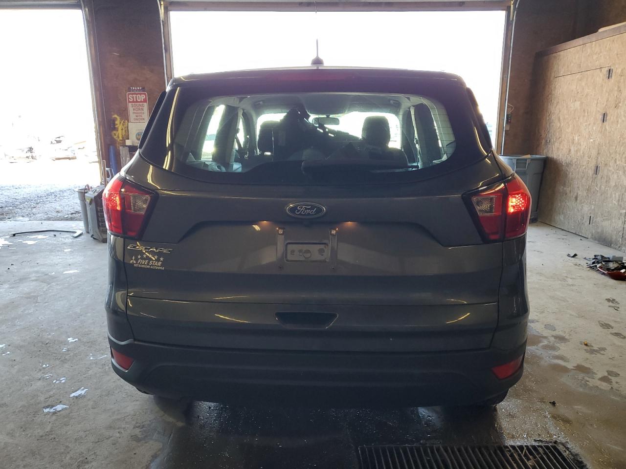 2019 Ford Escape S VIN: 1FMCU0F72KUA73318 Lot: 81989015