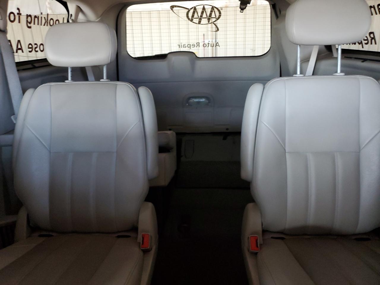 2008 Chrysler Town & Country Touring VIN: 2A8HR54P88R843841 Lot: 85203895