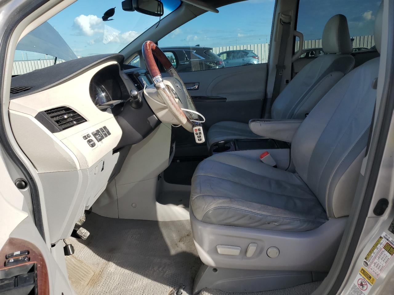 2011 Toyota Sienna Xle VIN: 5TDDK3DC6BS003504 Lot: 82208915