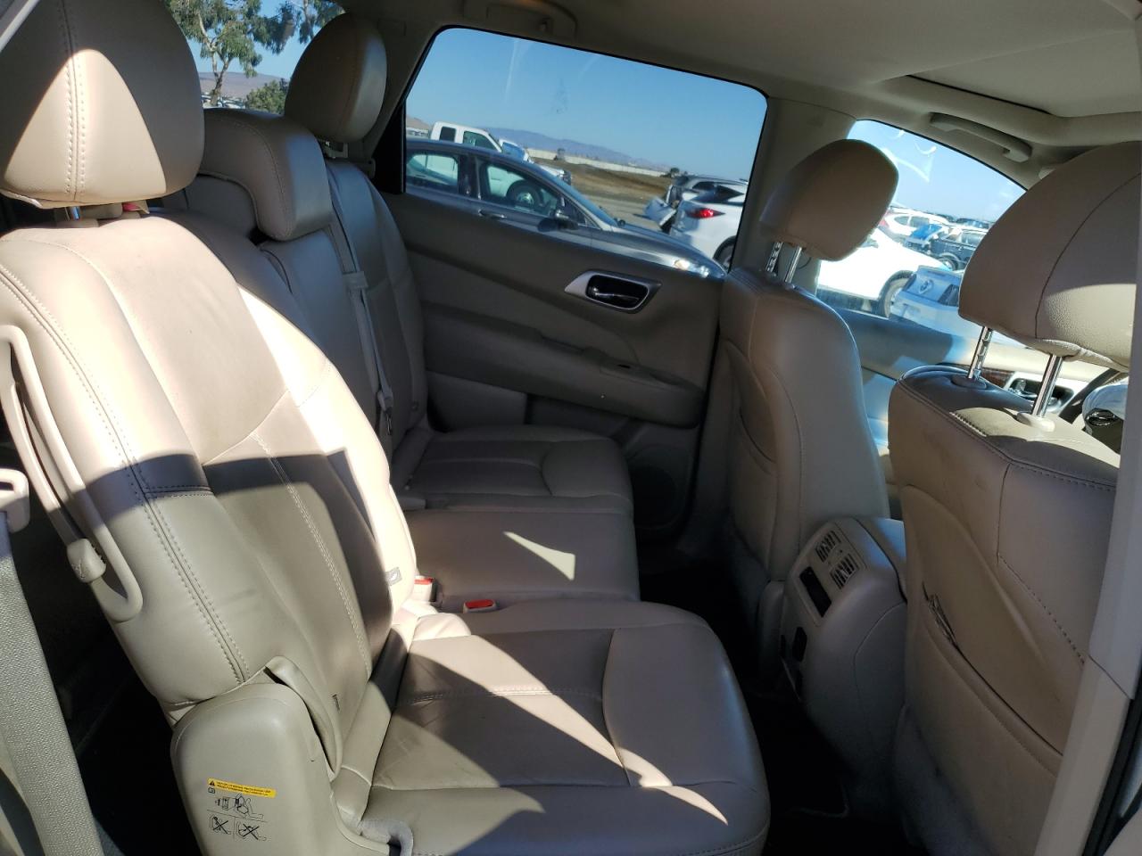 2015 Nissan Pathfinder S VIN: 5N1AR2MN6FC720563 Lot: 85748015