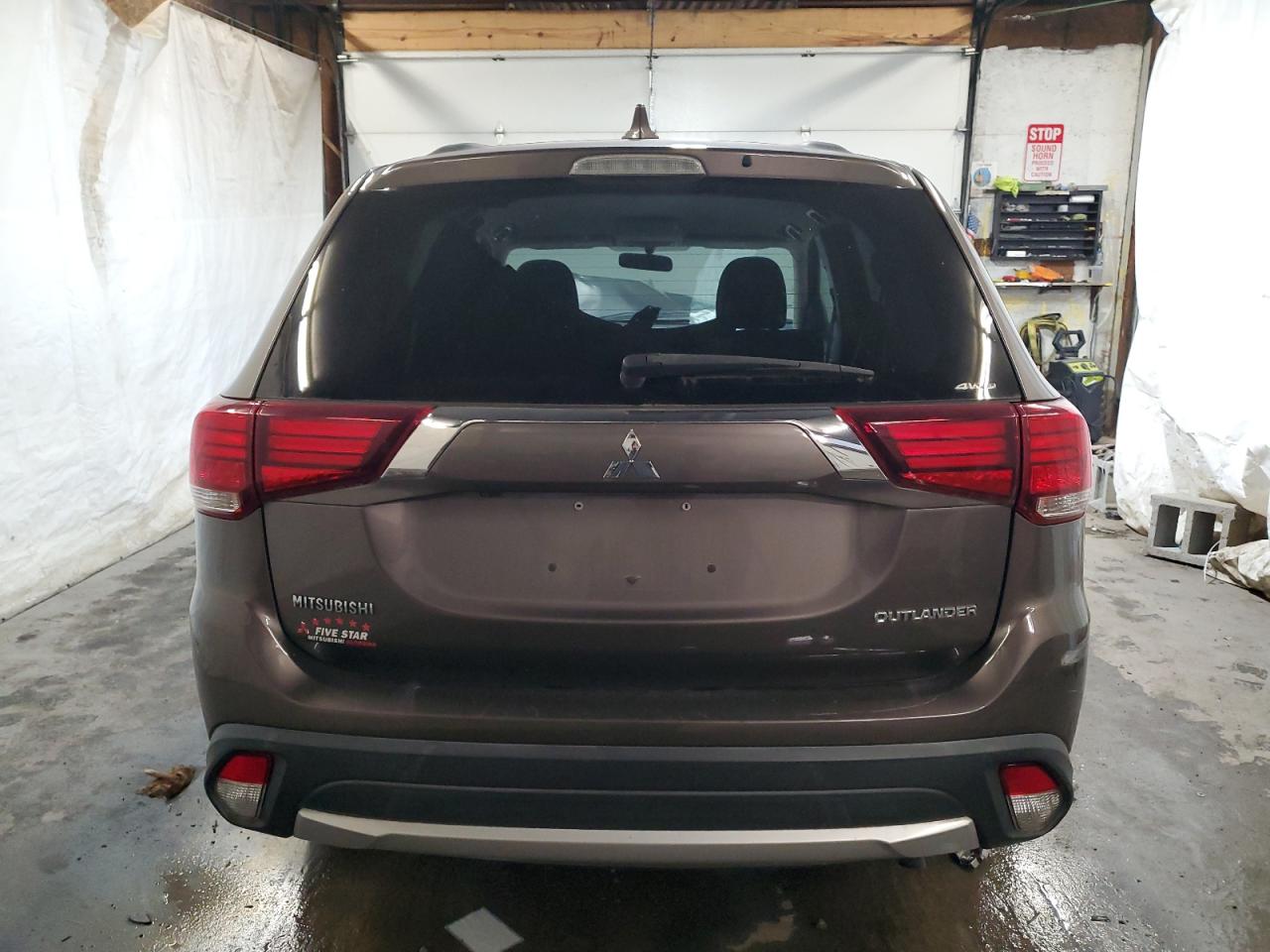 2017 Mitsubishi Outlander Es VIN: JA4AZ2A31HZ012660 Lot: 82304005