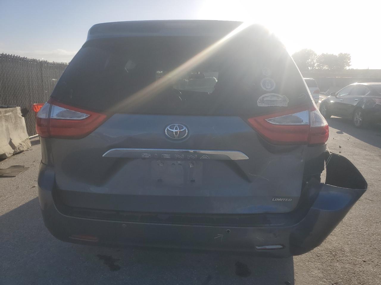 2015 Toyota Sienna Xle VIN: 5TDYK3DC3FS644410 Lot: 85357625