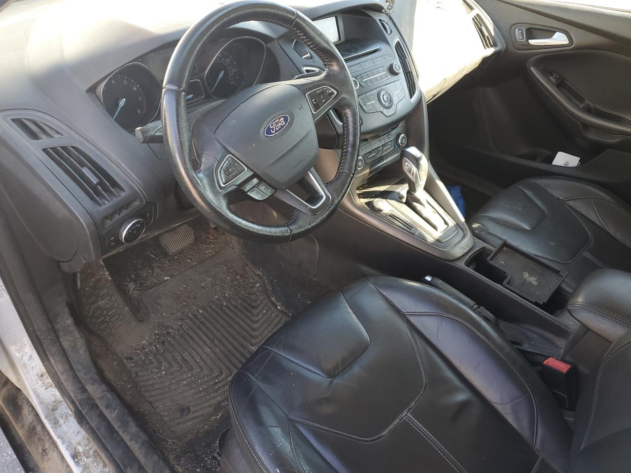 2015 Ford Focus Se VIN: 1FADP3F27FL310635 Lot: 82332755