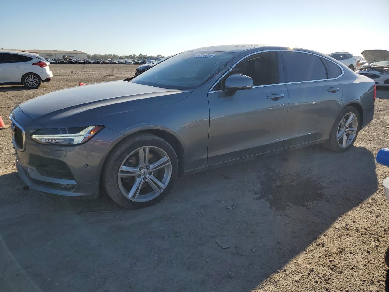 2018 Volvo S90 T5 Momentum