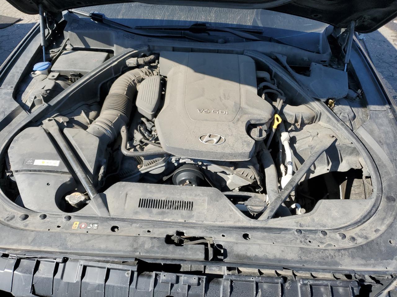 2015 Hyundai Genesis 3.8L VIN: KMHGN4JE9FU085824 Lot: 85309395