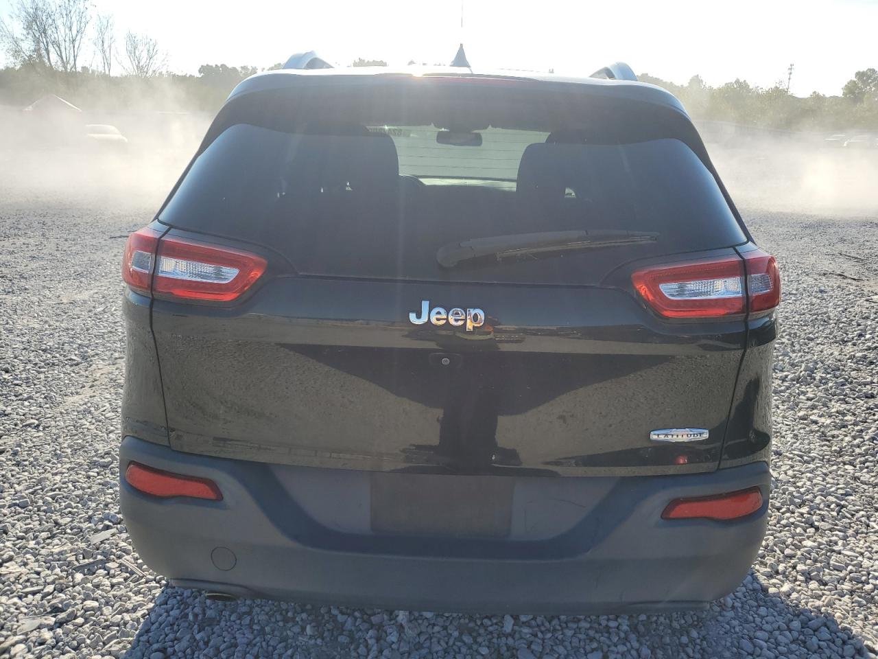 2015 Jeep Cherokee Latitude VIN: 1C4PJLCB0FW790657 Lot: 82428095