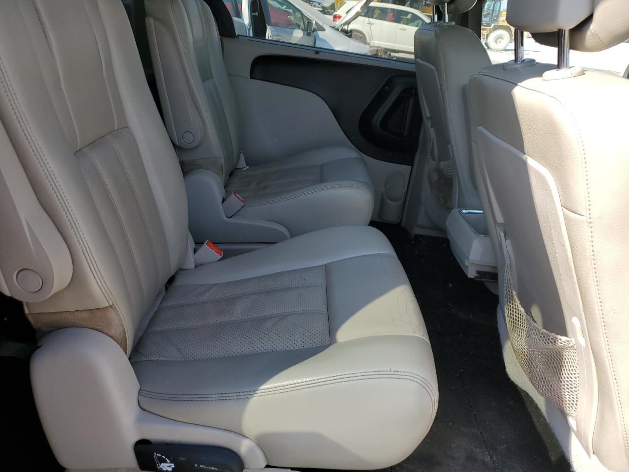 2011 Chrysler Town & Country Touring L VIN: 2A4RR8DG7BR635772 Lot: 86821275