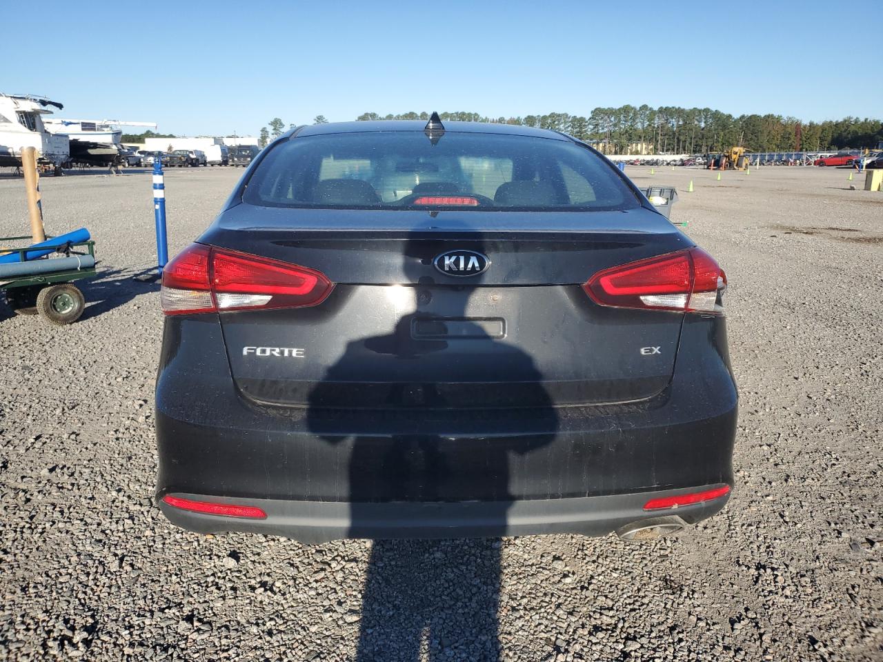 2017 Kia Forte Ex VIN: 3KPFL4A82HE037681 Lot: 87296075