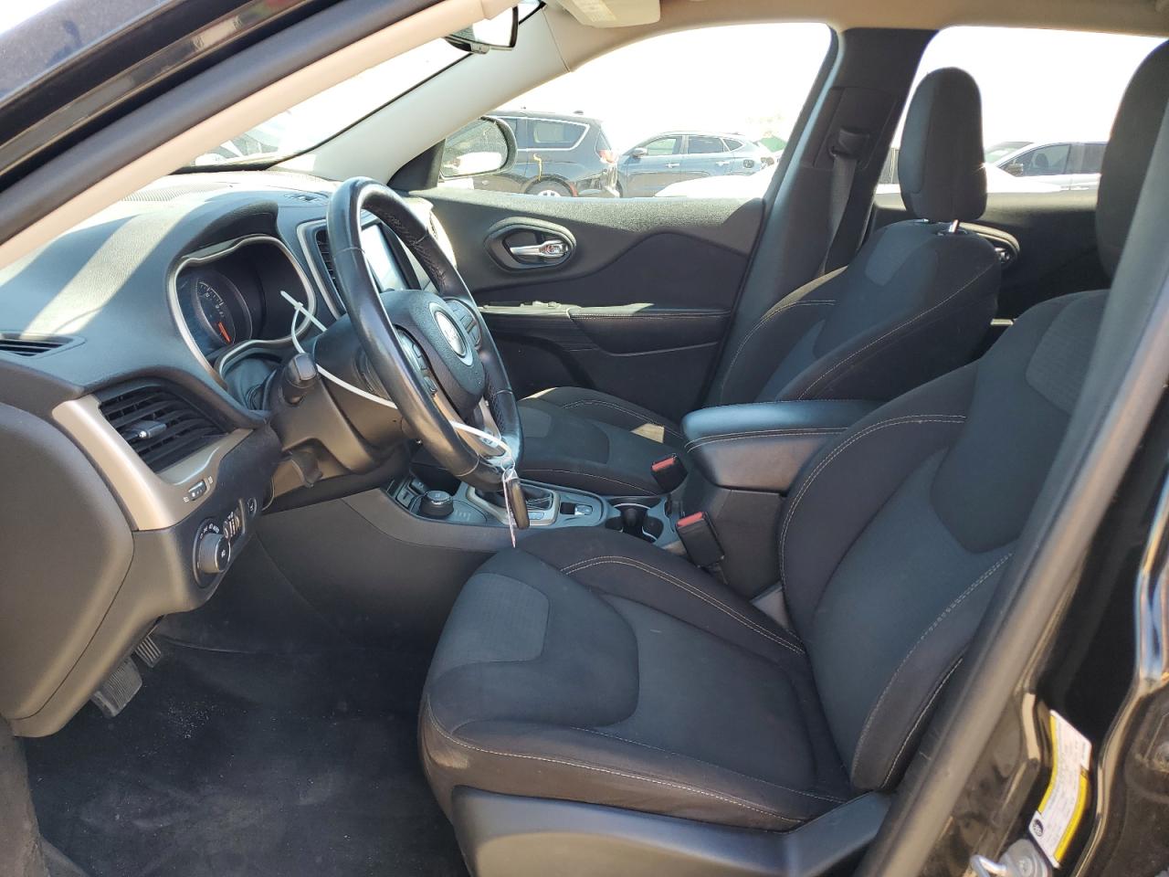 2016 Jeep Cherokee Latitude VIN: 1C4PJMCB8GW133886 Lot: 85703255