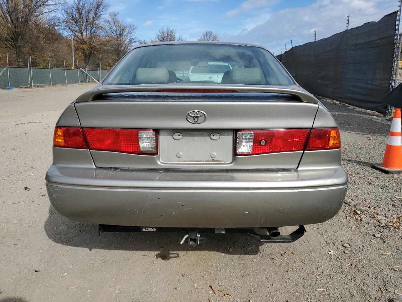 2000 Toyota Camry Le VIN: 4T1BF28K5YU110258 Lot: 90352495