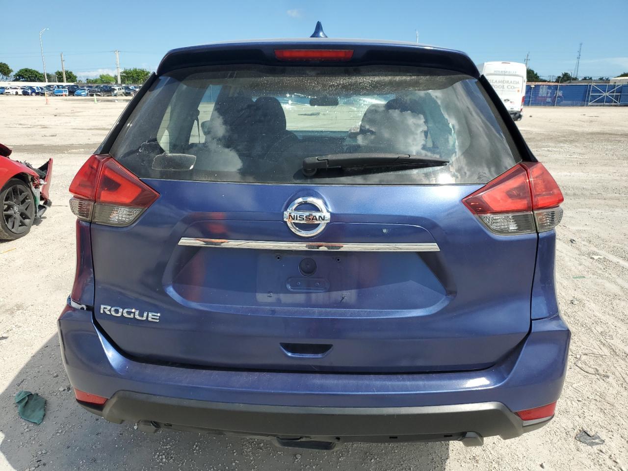 2017 Nissan Rogue S VIN: KNMAT2MT5HP506373 Lot: 82457055