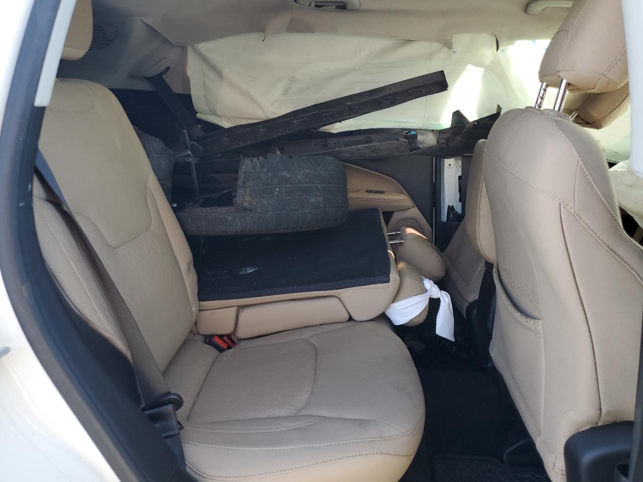 2018 Jeep Compass Sport VIN: 3C4NJCAB2JT148112 Lot: 82343285