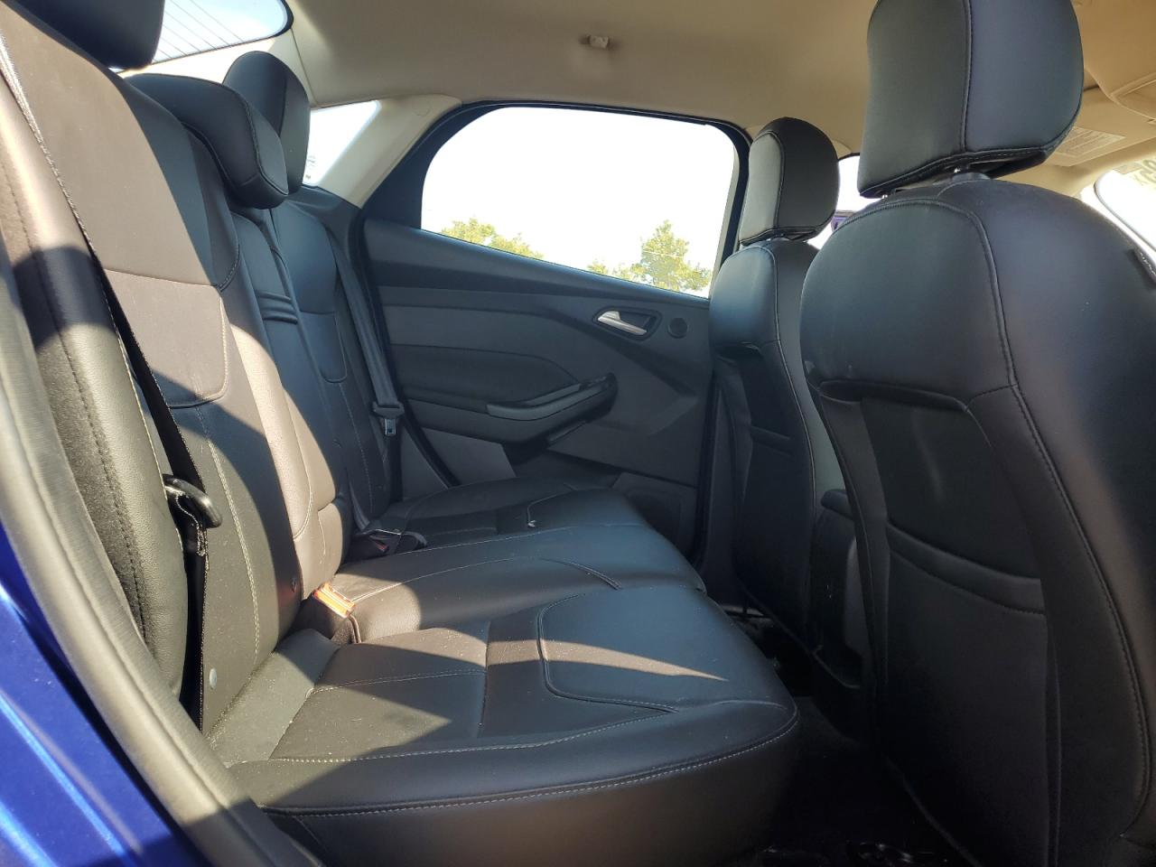 2015 Ford Focus Titanium VIN: 1FADP3J21FL363273 Lot: 85180025