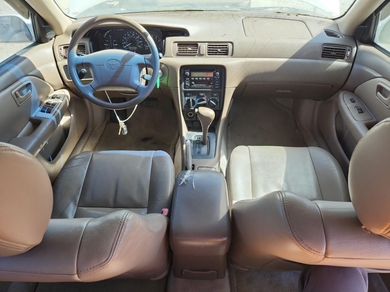 2000 Toyota Camry Le VIN: JT2BG28K1Y0513428 Lot: 82124915