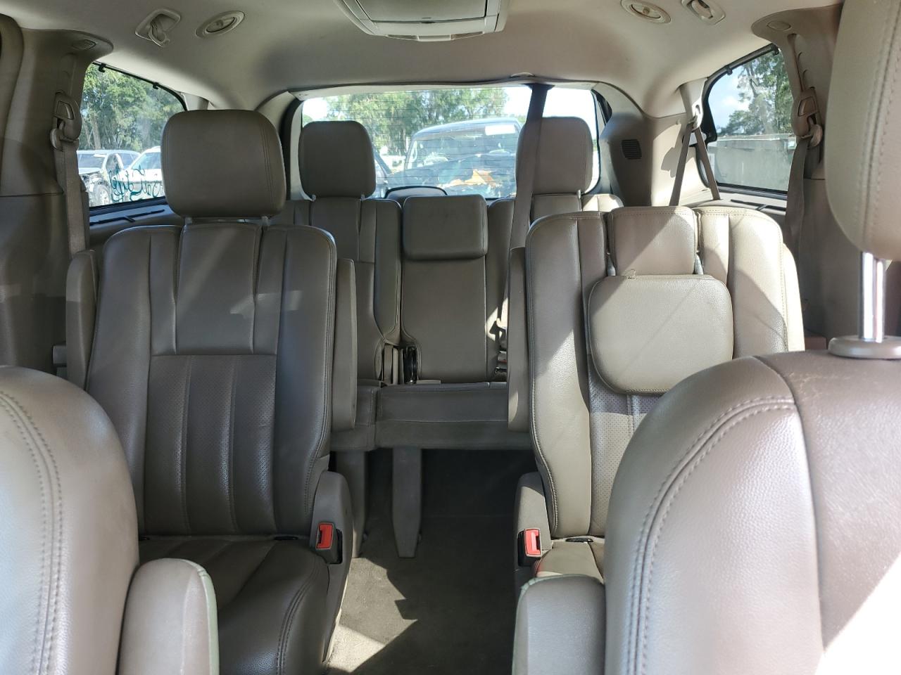 2011 Chrysler Town & Country Touring L VIN: 2A4RR8DG9BR656364 Lot: 85084755