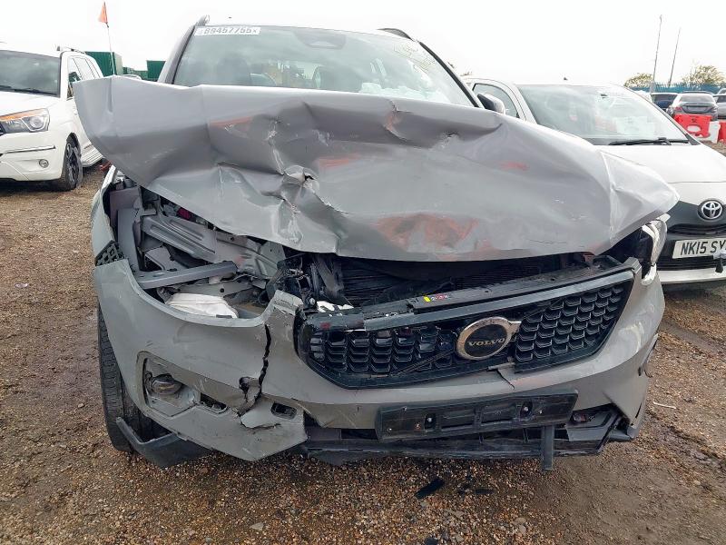 2024 VOLVO XC40 2.0 B3P PLUS DARK 5DR AUTO