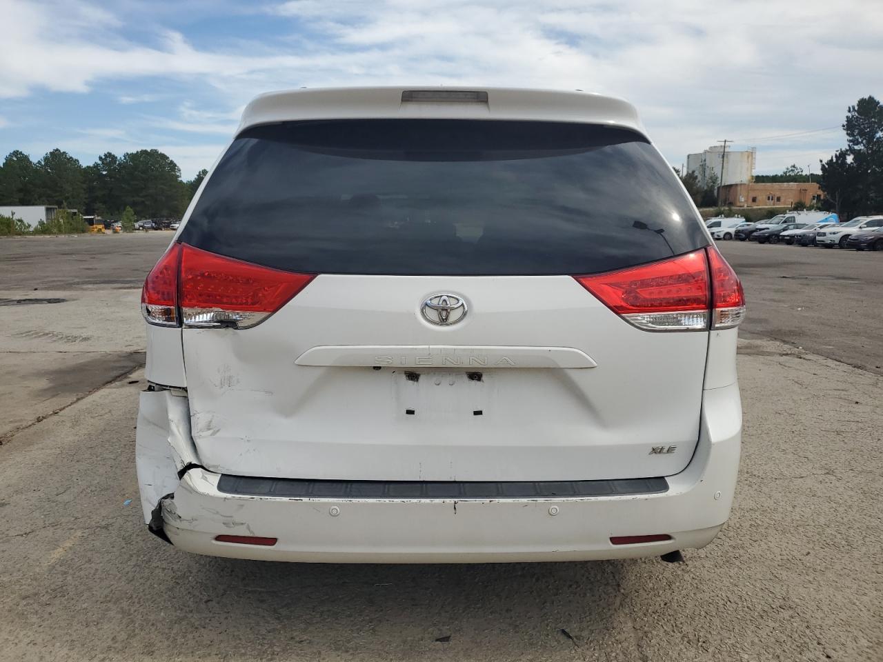 2011 Toyota Sienna Xle VIN: 5TDYK3DCXBS066929 Lot: 85003385