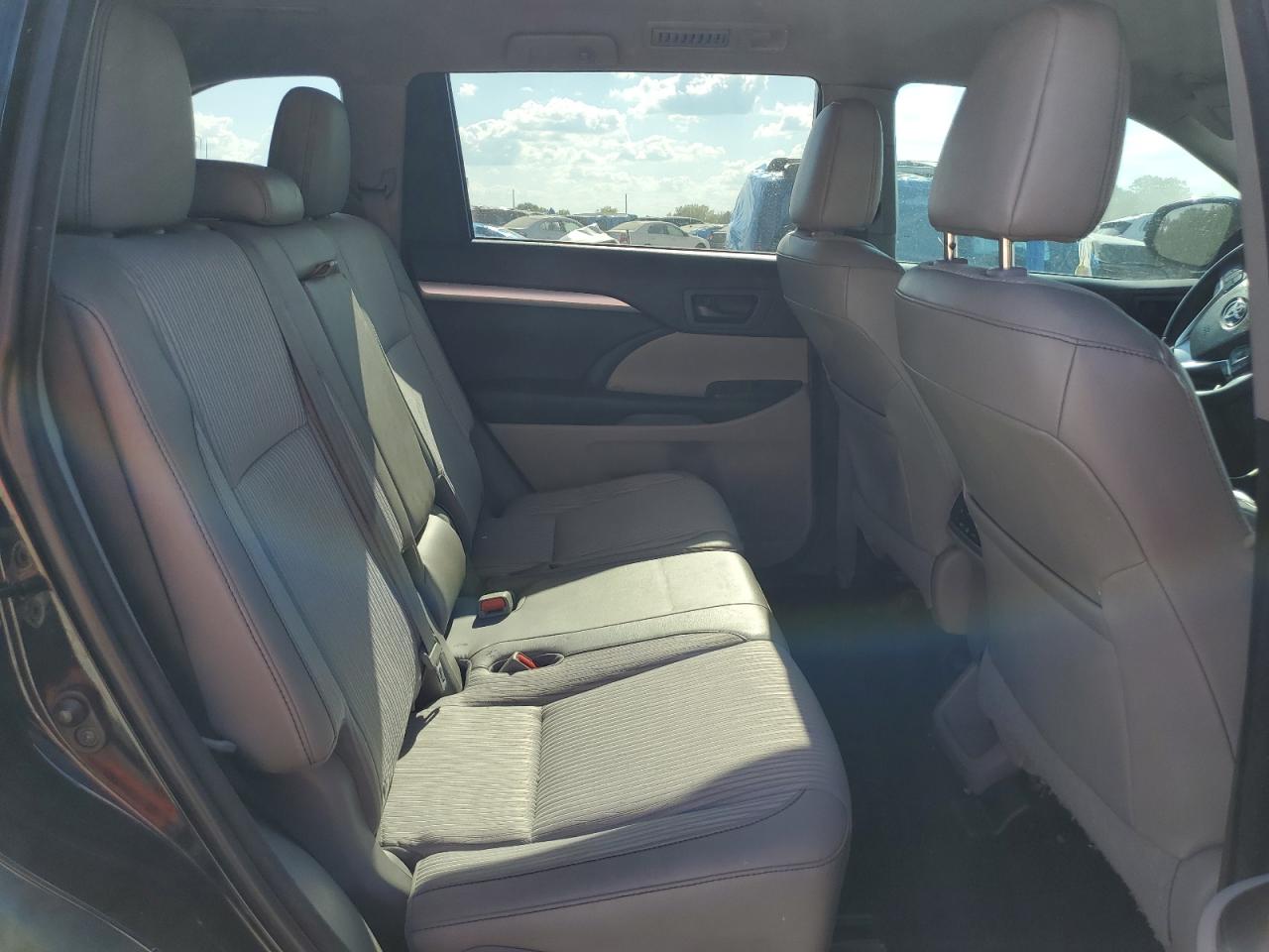 2016 Toyota Highlander Le VIN: 5TDZKRFH7GS157549 Lot: 84483065