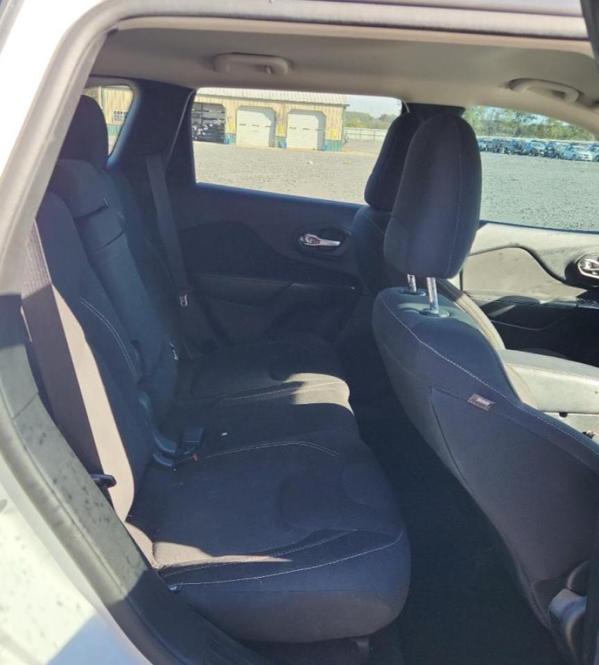 2016 Jeep Cherokee Latitude VIN: 1C4PJMCS2GW227522 Lot: 89835615