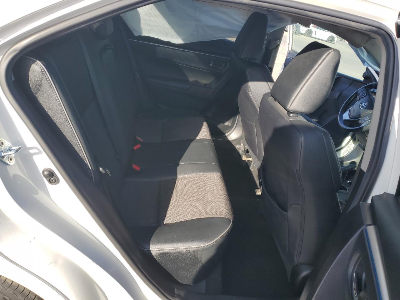 2015 Toyota Corolla L VIN: 5YFBURHE4FP313293 Lot: 86261135