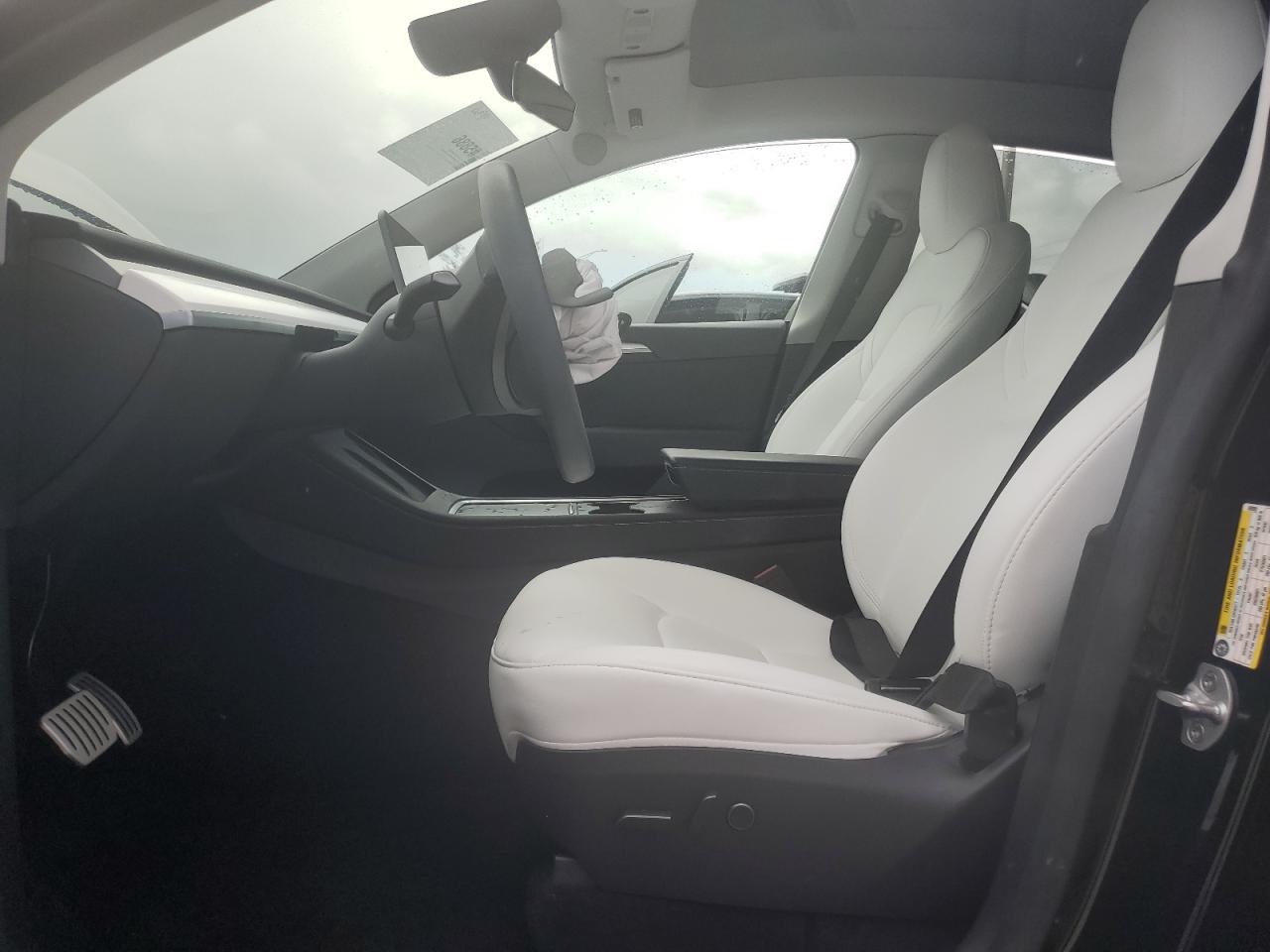 2024 Tesla Model Y VIN: 7SAYGDEF7RF059292 Lot: 85135115