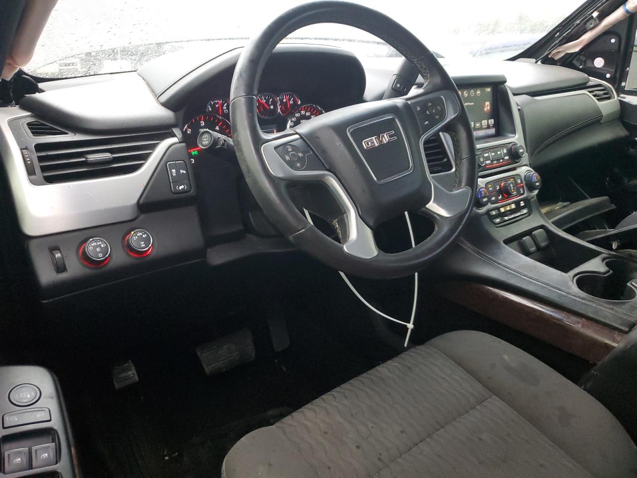 2016 GMC Yukon Xl K1500 Sle VIN: 1GKS2FKC6GR328403 Lot: 82312675