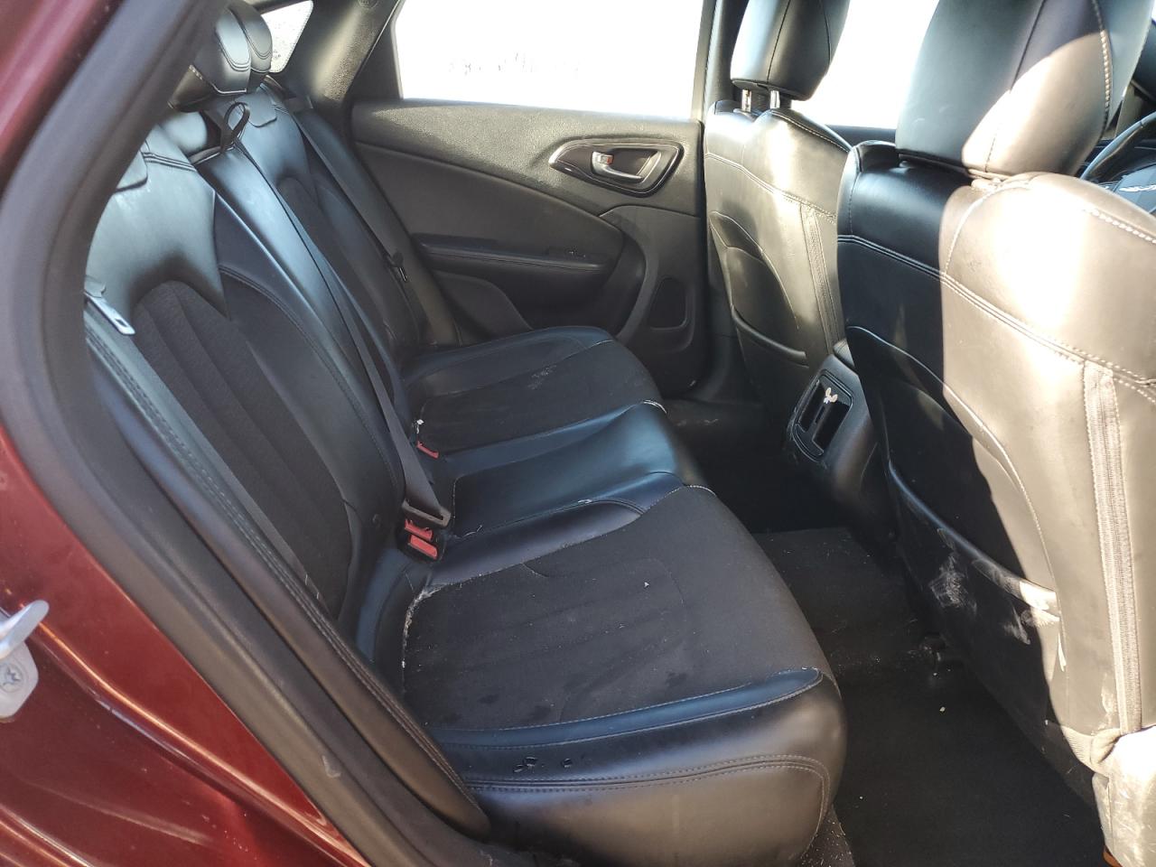 2015 Chrysler 200 S VIN: 1C3CCCBG1FN581203 Lot: 82378355