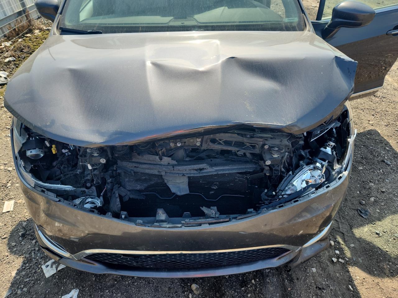 2017 Chrysler Pacifica Touring L VIN: 2C4RC1BG6HR739499 Lot: 81999025