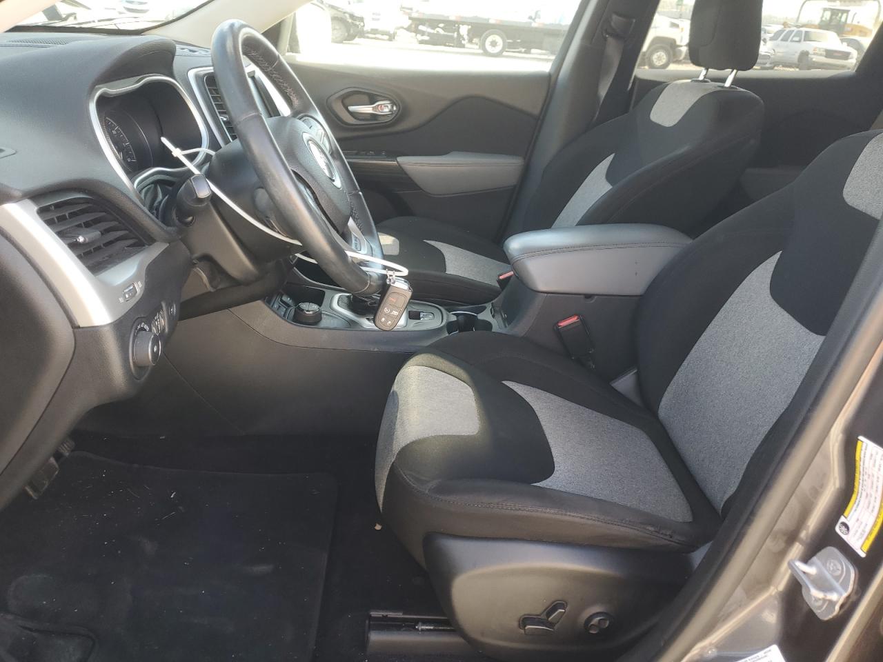 2014 Jeep Cherokee Latitude VIN: 1C4PJMCS4EW138824 Lot: 82674465