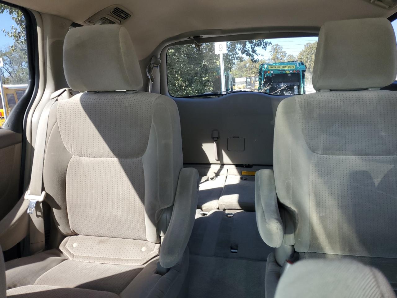 2010 Toyota Sienna Ce VIN: 5TDKK4CC0AS334687 Lot: 85826195