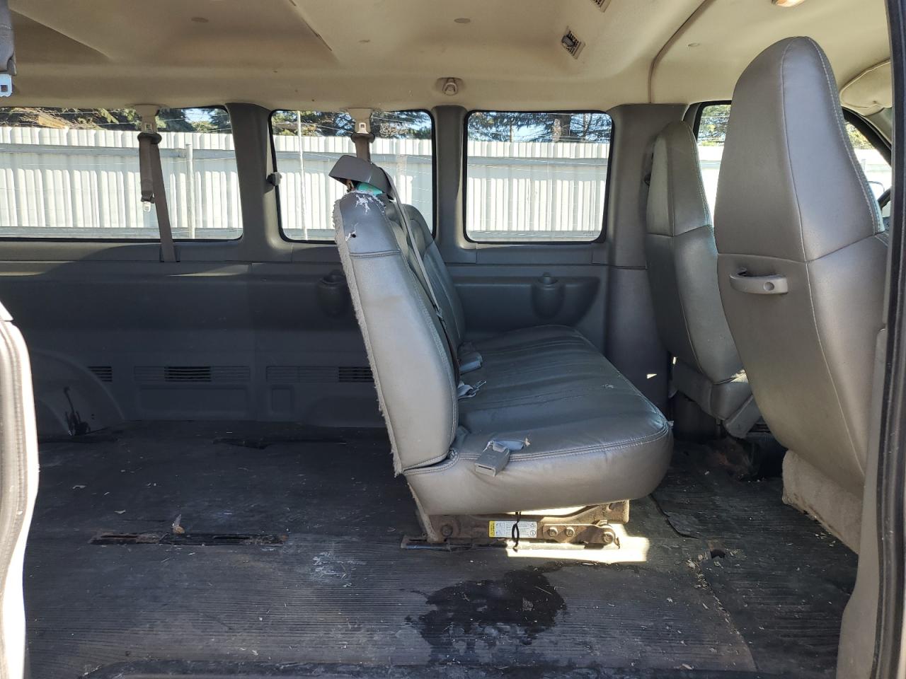 2006 Chevrolet Express G3500 VIN: 1GAHG39U761213173 Lot: 82414095