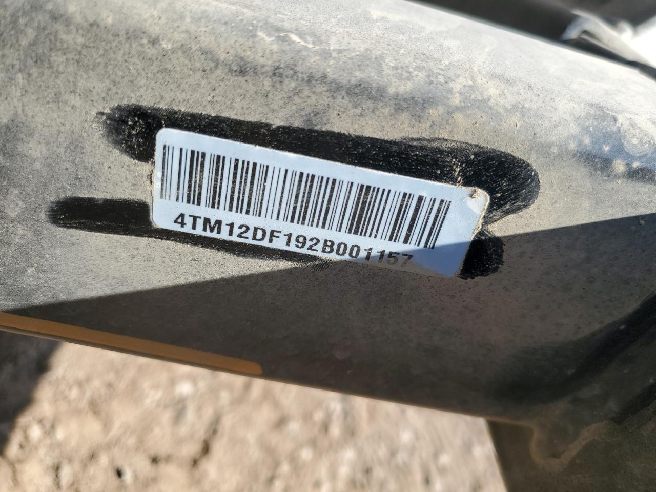 2002 Tracker Boat - Trolling Motor VIN: BUJ14052K102 Lot: 85562185