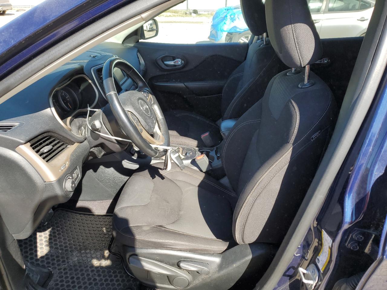 2016 Jeep Cherokee Latitude VIN: 1C4PJMCB7GW333058 Lot: 89691255