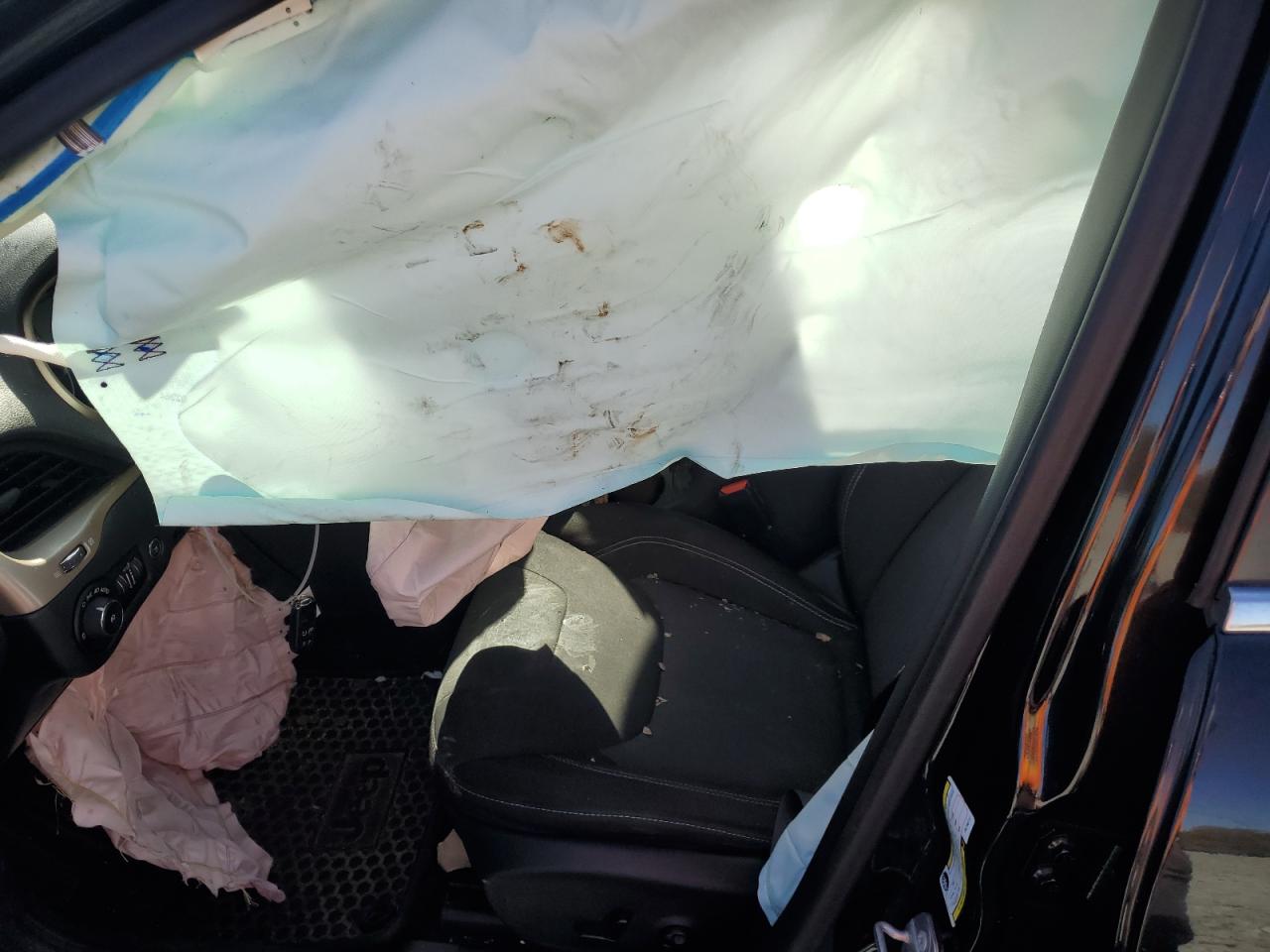 2015 Jeep Cherokee Latitude VIN: 1C4PJLCB4FW766717 Lot: 82646165