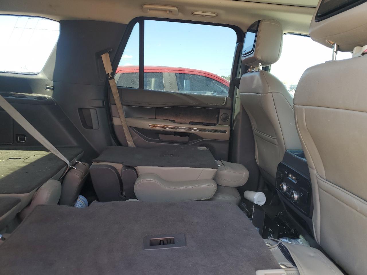 2019 Ford Expedition Limited VIN: 1FMJU2AT8KEA10564 Lot: 84724065