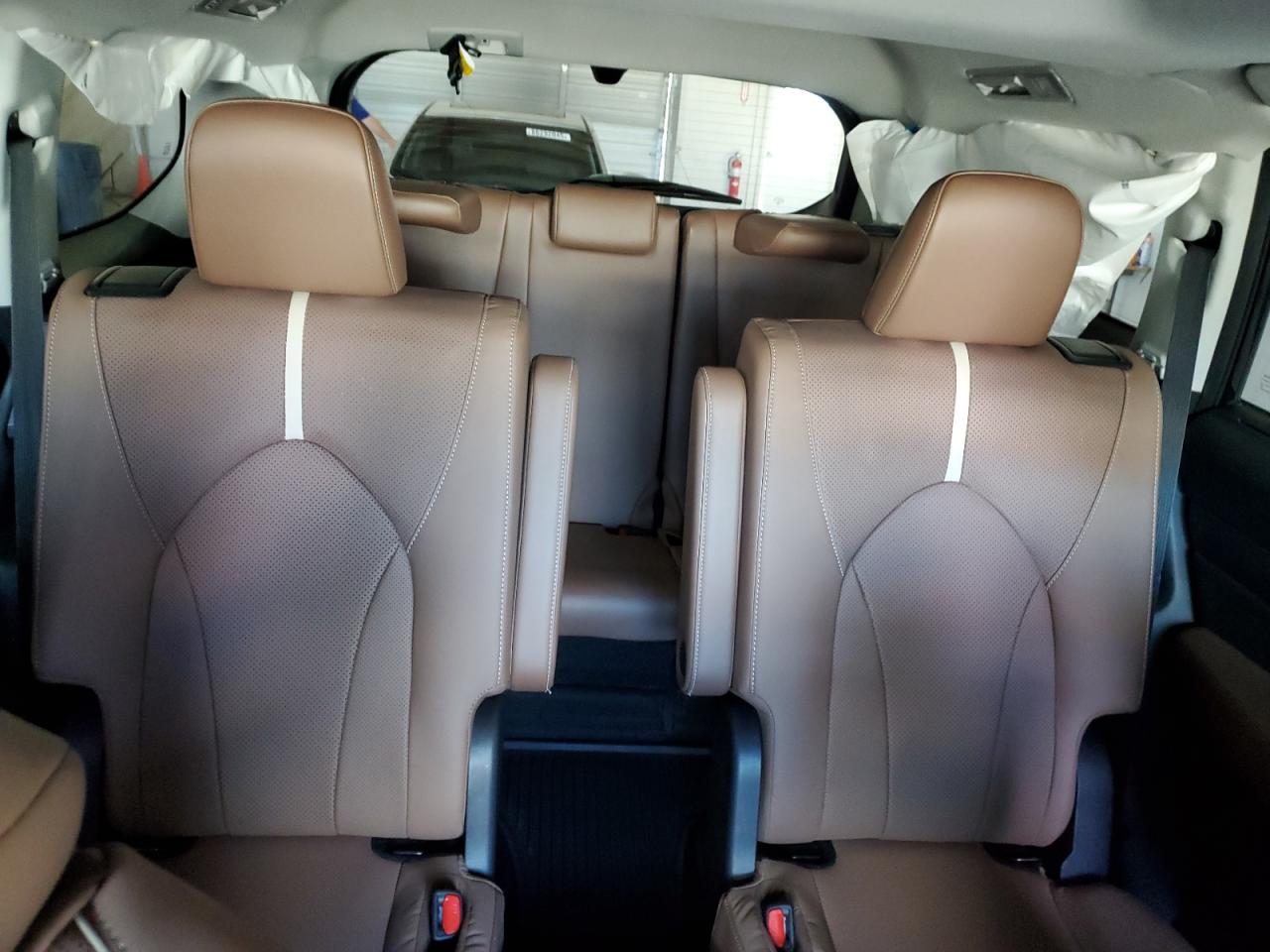 2025 Toyota Grand Highlander Le VIN: 5TDAAAB56SS102872 Lot: 85694185